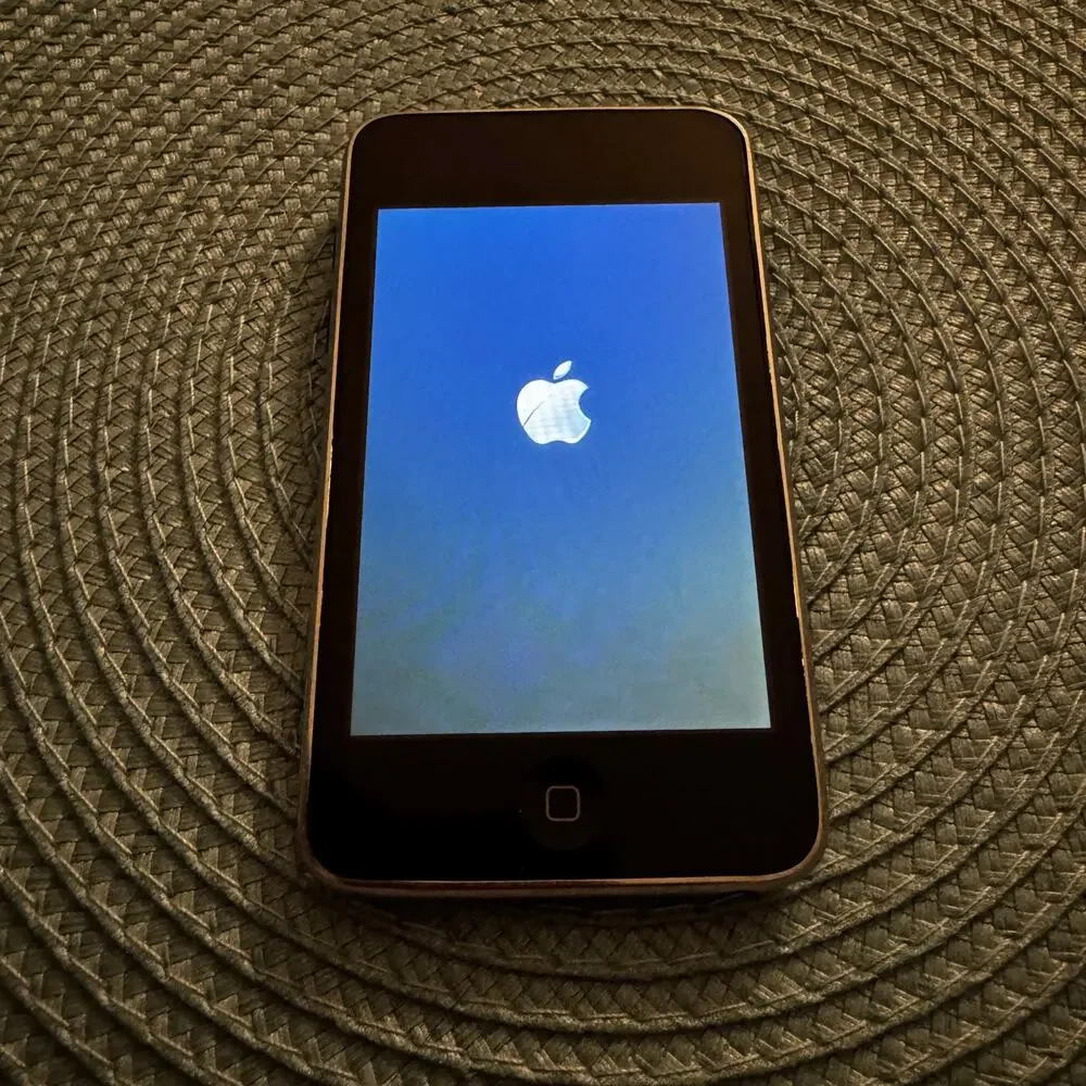 Vintage Apple iPod Touch 2nd Gen 8GB Black (Model A1288) - Tested